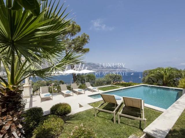 PRESTIGIEUSE VILLA CONTEMPORAINE AVEC VUE MER