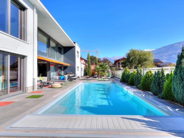 Prestigieuse villa individuelle de 6.5 pièces avec piscine et ascenseur