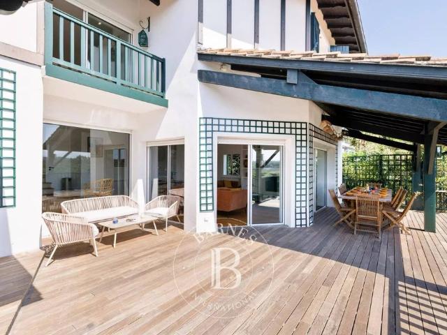 Maison de 6 chambres de luxe en location à Bassussarry, France
