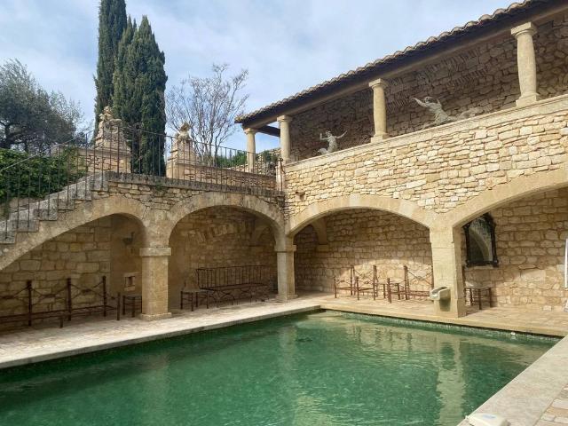 Prestigieux château de 1400 m2 en vente Uzès, France