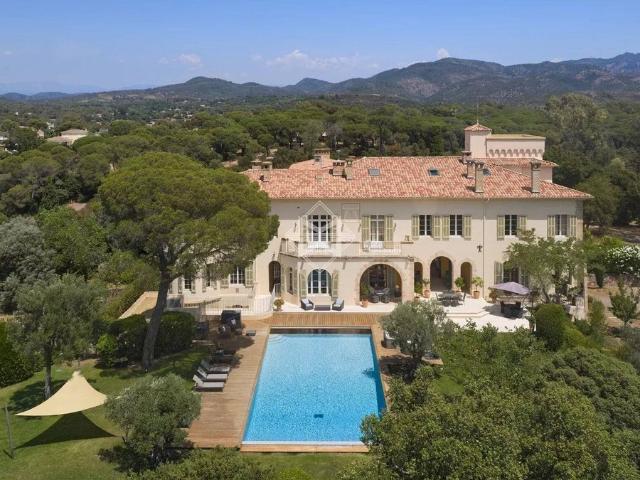 Prestigieux château de 2000 m2 en location Fréjus, Provence Alpes Côte d'Azur