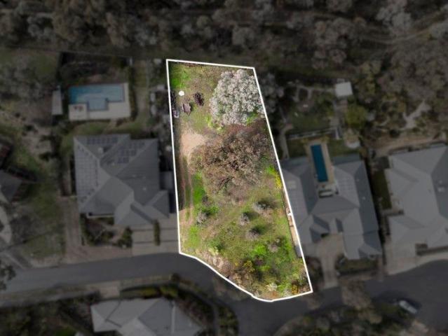 PRESTIGOUS STRATHDALE LOCATION!