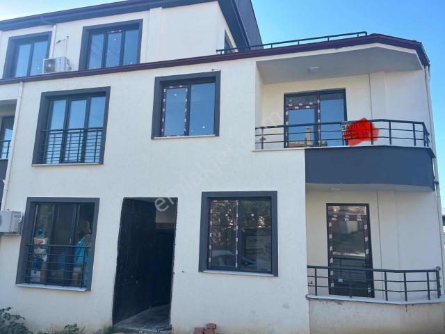 Prestijden Büyük Teraslı Denize 1.5 Kilometre 2+1 Daire