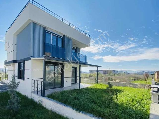 Deniz Manzaralı Bahçeli Denize Ve Sahile 500 Metre 2+1 Villa