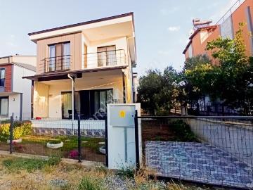 Prestijden Gömeç Sahilde Denize 700metre Mesafede 3+1 Villa