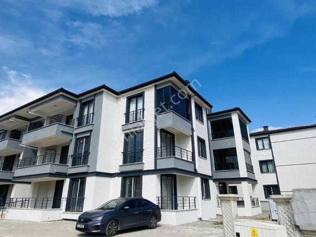Prestijden Geniş Balkonlu Bahçe Katı Sıfır 1+1 Daire