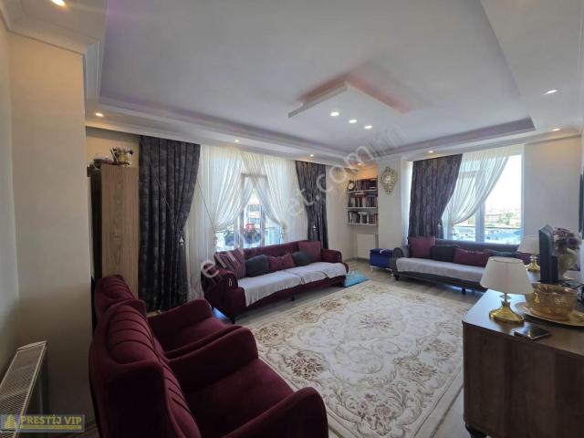 Prestij'den Sümbüller Sitemanzaralı 8.kat Çift Cephe 90m² Daire