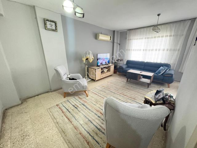 Prestij'den Sağlık'ta Geniş Oturumlu Temiz 3+1 Daire