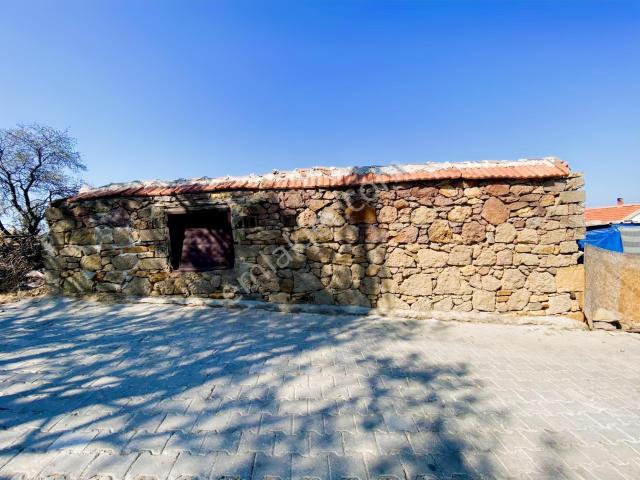 Prestijden Yapısı Kayıtlı Kısmi Deniz Manzaralı Köşe Kargir Dam