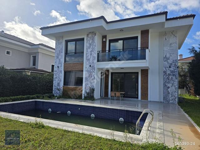 Prestijli Bölgede Havuzlu Bahçeli Sıfır Forleks VillaMarmaris