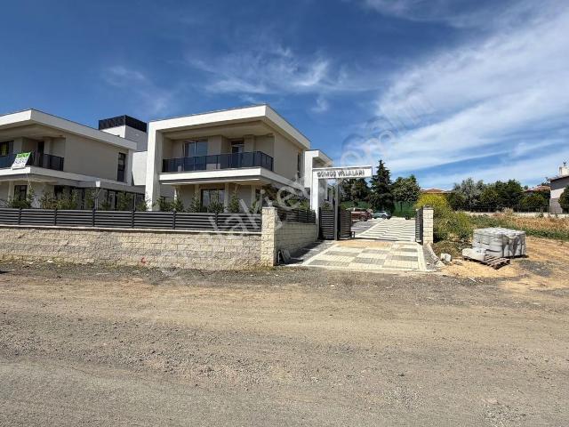 Prestijli Konumda Kiralık Lüks Villa