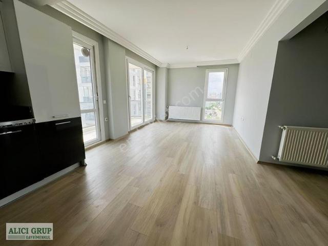 Prestijli Sitede Havuzlu & Kapalı Otoparklı 3+1 Kiralık Daire