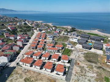 Prestijli Projede Satılık 3 Adet Ayrık Nizam Villa
