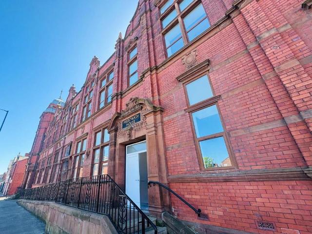 Prestwich House, Railway Road, Leigh. 2 bed flat to rent £750 pcm £173 pw