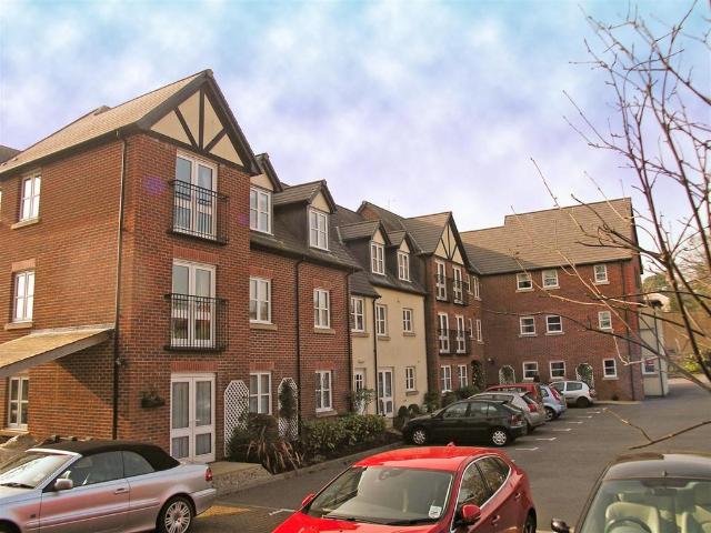 Pritchard Court, Llandaff 1 bed apartment to rent £1,300 pcm £300 pw