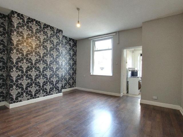 Pritchard Street, Blackburn 2 bed terraced house to rent £700 pcm £162 pw