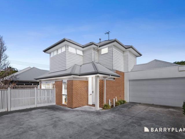 Privacy and Position, Five Minutes from Sunshine CBD and Train Station