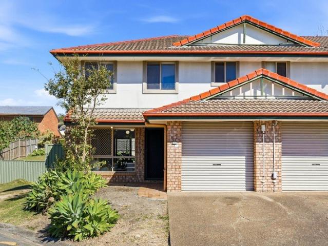 Privacy, Convenience and Ready to Move in!