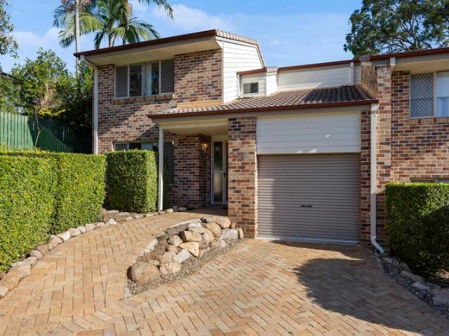 Privacy, Style and Space at the Rear of a Quality Mitchelton Complex