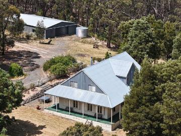 Privacy, serenity and an abundance of wildlife in the sought after area of Napoleons, just outside Ballarat