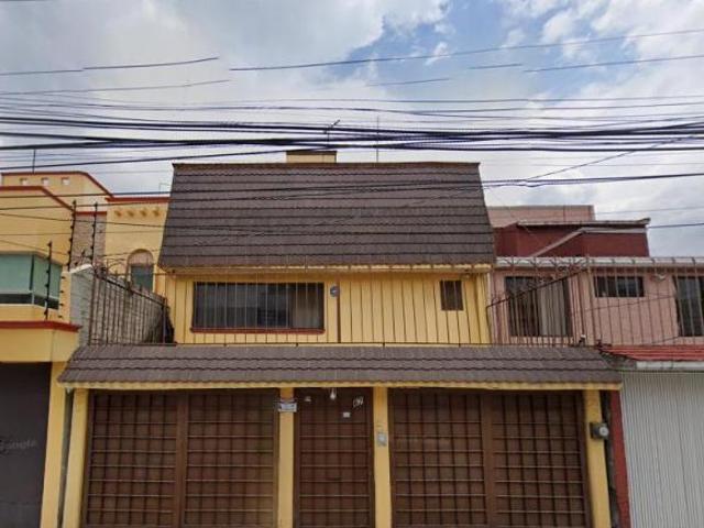 Privacidad y Confort: Residencia con Excelente Iluminación en Canal Recodo