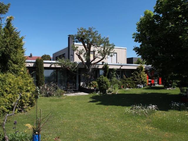 Privatverkauf mit großzügigem Garten u. individueller Architektur
