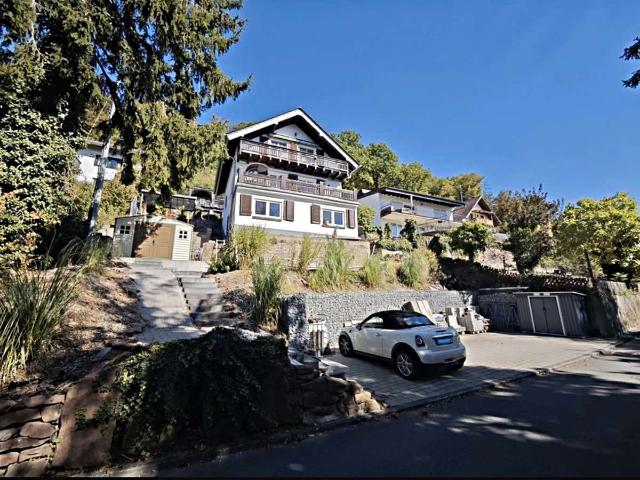 Privatverkauf Modernisiertes Einfamilienhaus mit Einliegerwohnung und traumhaftem Neckartalblick