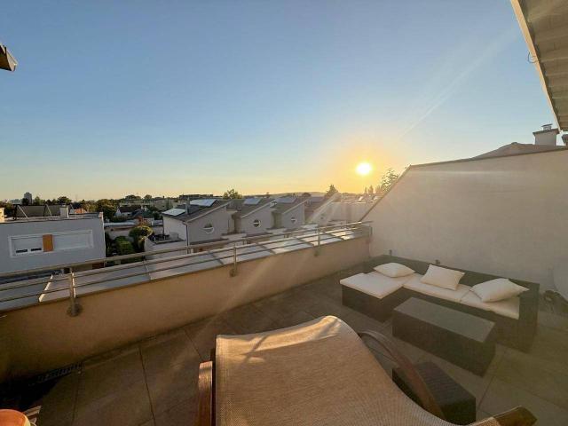 PRIVATVERKAUF OHNE MAKLERPROVISION Exklusive Dachgeschosswohnung mit 23 m² Dachterrasse