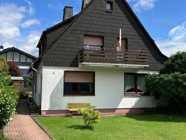 Privatverkauf: Ein bis Zweifamilienhaus in ruhiger Lage zwischen