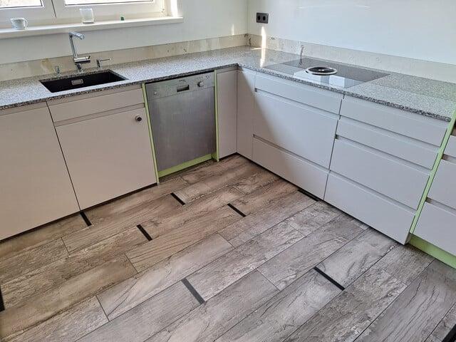 Privatverkauf ! Geräumige Wohnung incl. Garage, Besucherparkplätze und Wintergarten in Top Lage