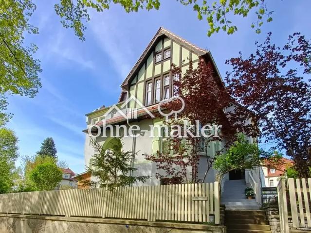 Privatverkauf: Historische Villa mit 9 Zimmern und Garten