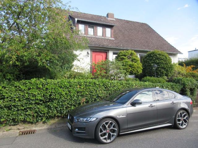 Privatverkauf = Provisionsfrei: Einfamilienhaus mit parkähnlichen Garten!