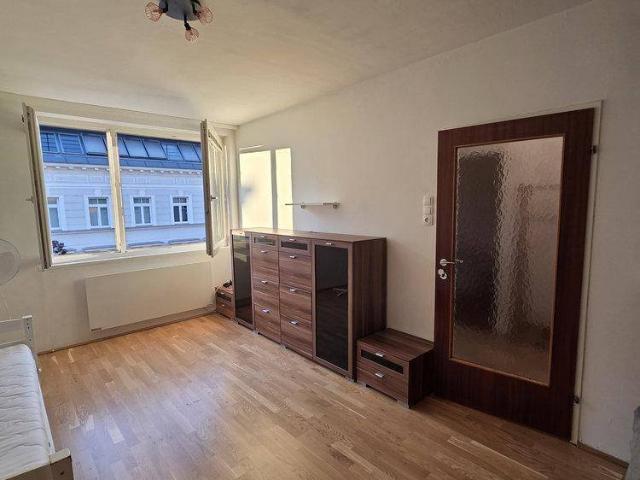 PRIVATVERKAUF provisionsfrei kleine Wohnung nahe Schönbrunn und U3 Johnstraße