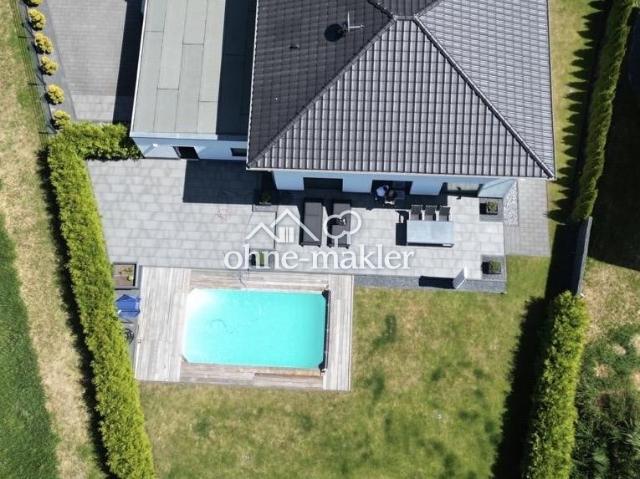 !PRIVATVERKAUF! Sehr gepflegte 6Zi Stadtvilla mit Doppelgarage und beheizt. Pool