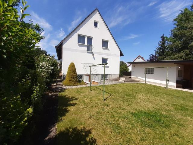 Privatverkauf 1 2 Familienhaus 170 qm, großer Garten, 3 Garagenpl