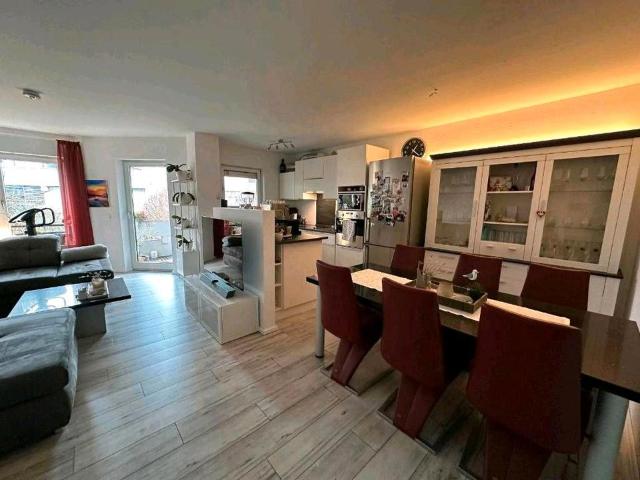Privat:3 Zi Whg. hell&gepfl Balk EBK+Stellpl. frei ab 1.7.26