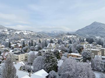 Privat: 3 Zi Wohnung mit Aussichtsbalkon & Tiefgarage