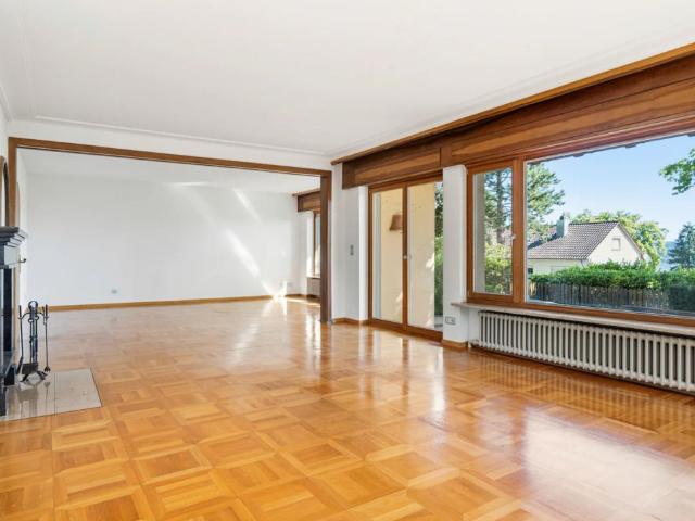 Privat. Großzügig. Besonders Ein Refugium mit Bodenseeblick auf über 1.000 m² Grundstück