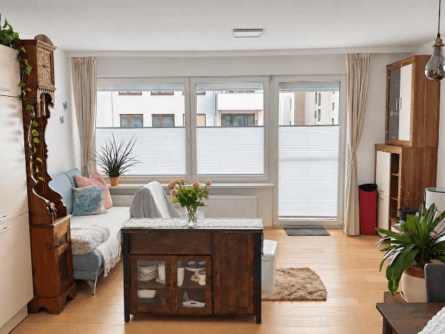 Privat: Sanierte 2 Zimmer Wohnung mit Südbalkon und Lift in Innsbruck