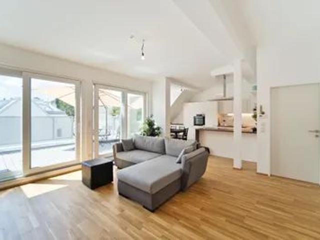 Privat: Traumhafte Dachgeschoß Wohnung mit großzügiger Terrasse
