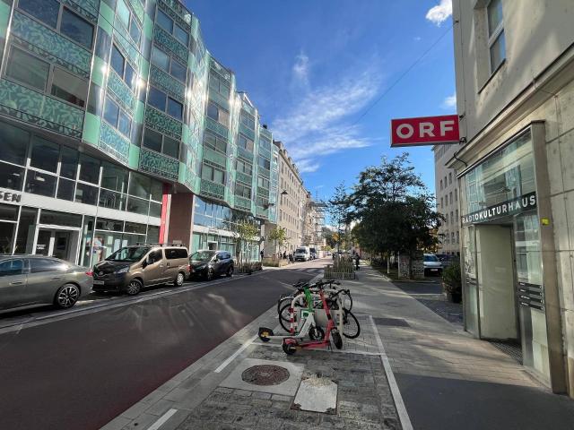 Privat Verkauf Argentinierstrasse/ Karlsplatz! Renovierte 107qm sonnige ruhige barrierefreie Eigentumswohnung mit 8200qm privatem Park und Garage
