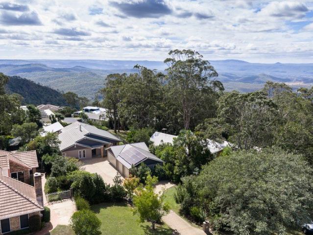 Private Mt Lofty Retreat with Views, Pool and Serious Space