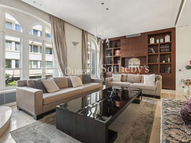 Private Mansion in Neuilly sur Seine with rooftop 6 bedrooms