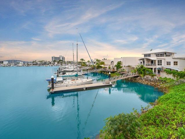 Private Marina front Villa with Plunge Pool & Stunning Water Views