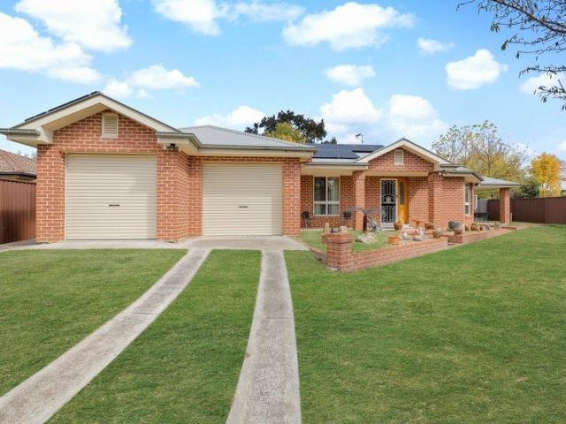 Private & Modern 2 Bedroom Home in Convenient Location