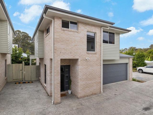 Private Modern Townhouse with No Shared Walls, Double Garage & Drive Through Access