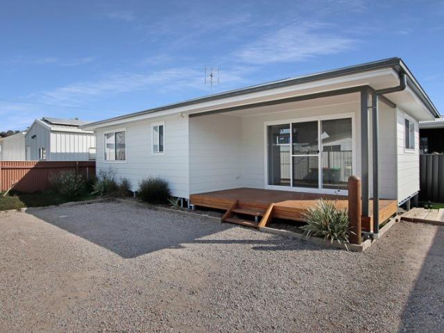 Private, Modern Two Bedroom Home in a Convenient Oak Flats Location