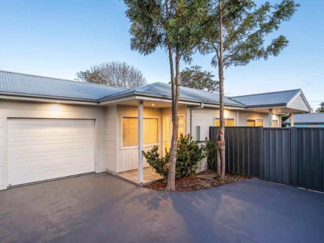 Private, Modern Lakeside Torrens Title Home