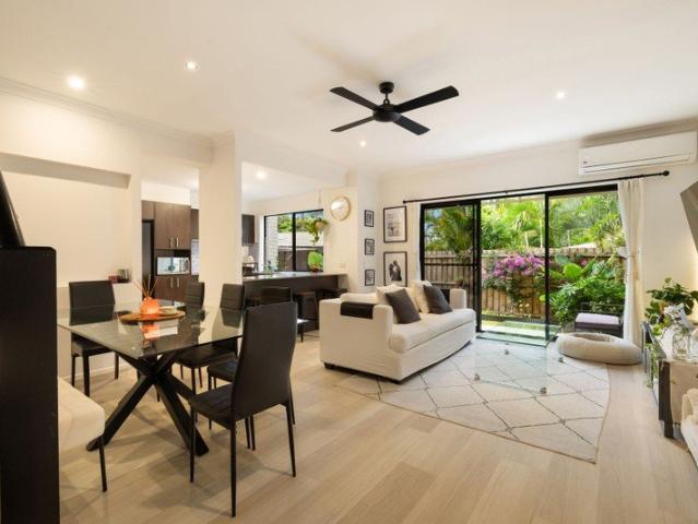 Private Modernised Townhouse in Madorri Villas