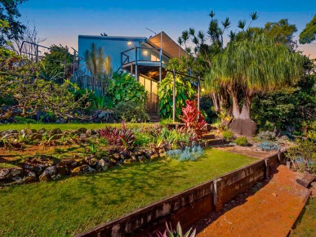 Private Mountain Retreat Backing onto National Park